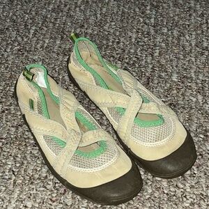 Cudas Cream and Green water Shoes size 7